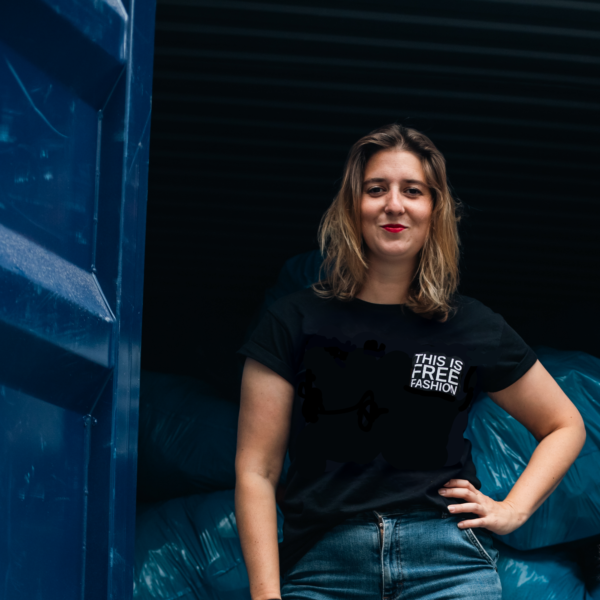 FREE FASHION T-Shirt Logo Klein Wit of Zwart (Dames/Heren)