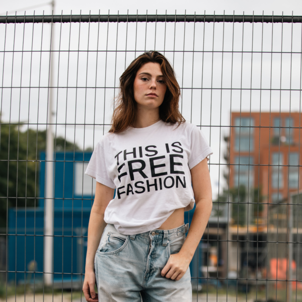 FREE FASHION T-Shirt Logo Groot Wit of Zwart (Dames/Heren)